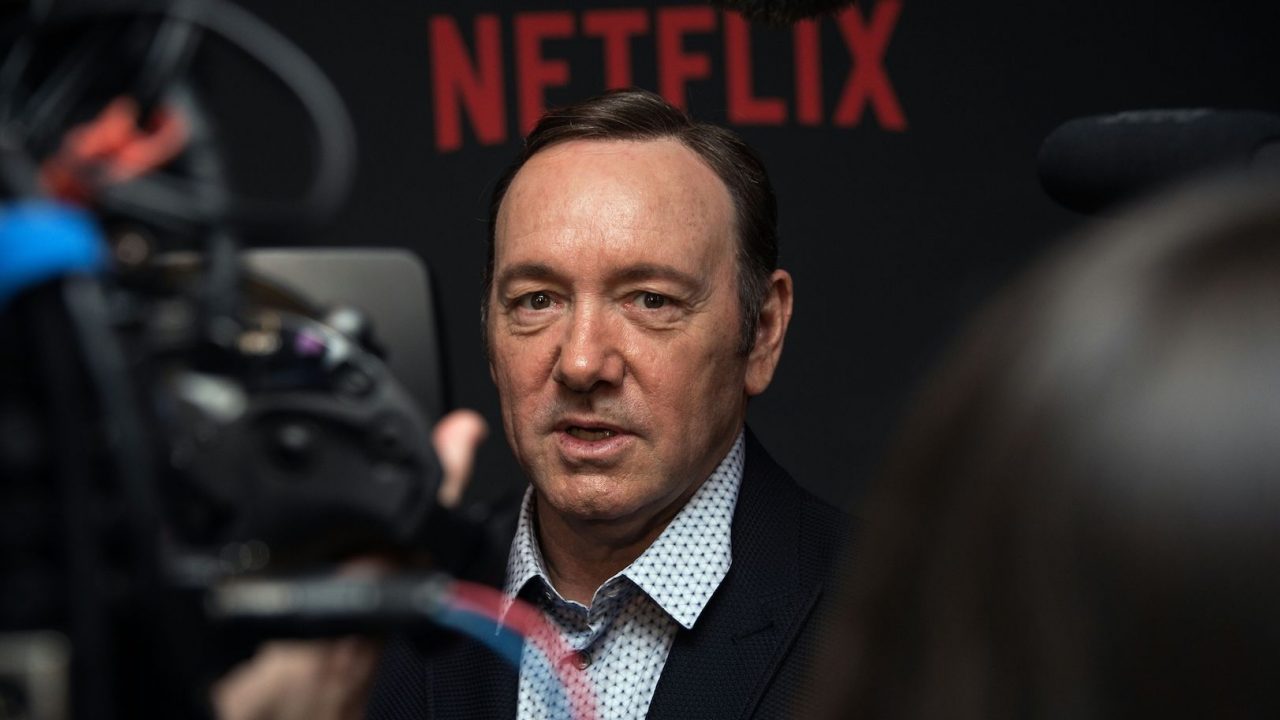 House of Cards chiude con la sesta stagione: produttori "scossi" dalle accuse a Kevin Spacey