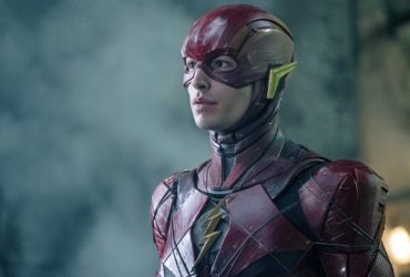 The Flash – Ezra Miller scriverà la sceneggiatura del film con Grant Morrison