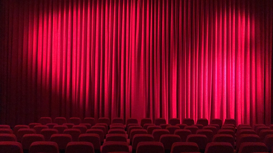 Si studiano misure per riaprire cinema e teatri