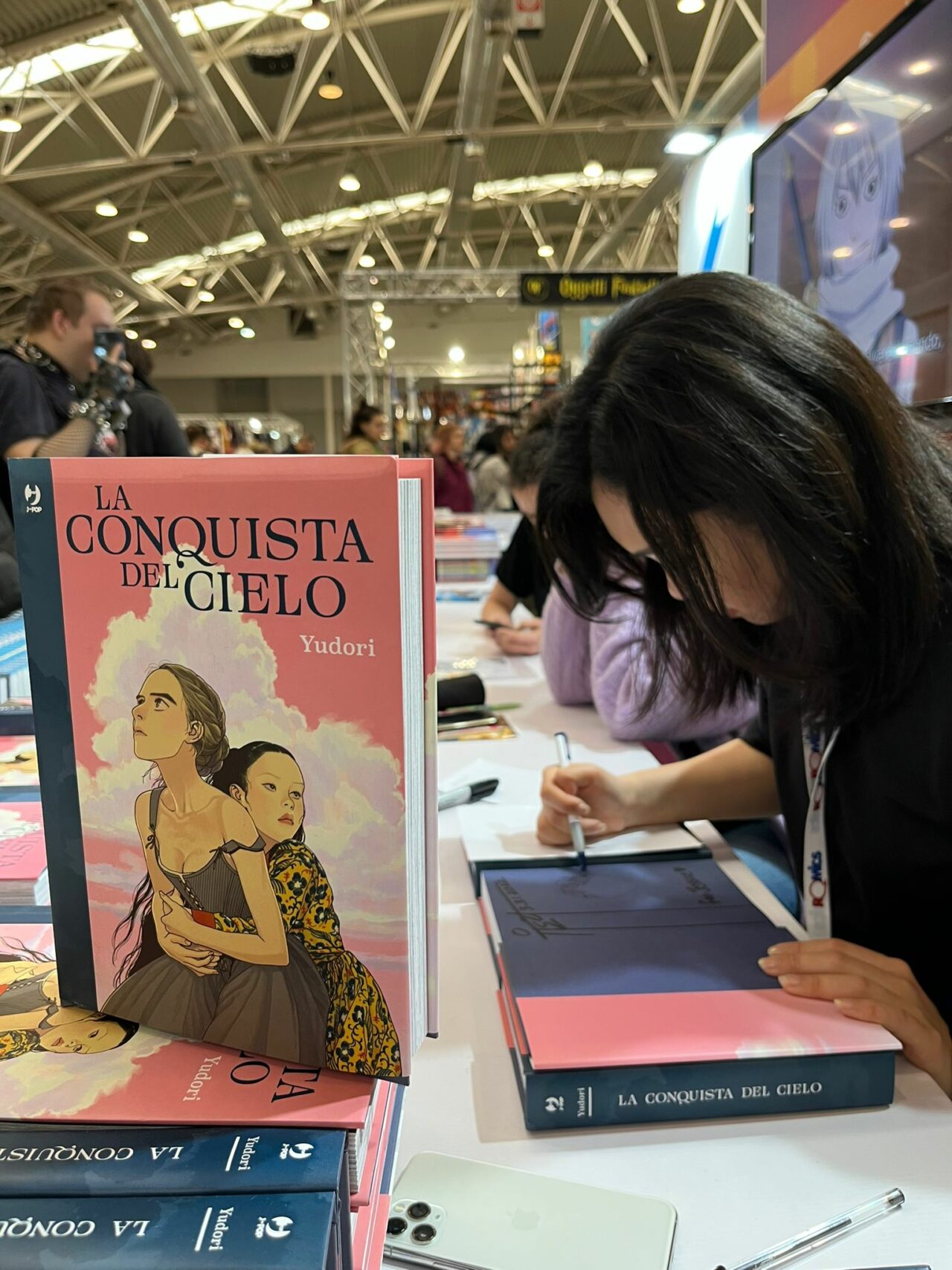 Yudori durante una signing session a Romics 2023