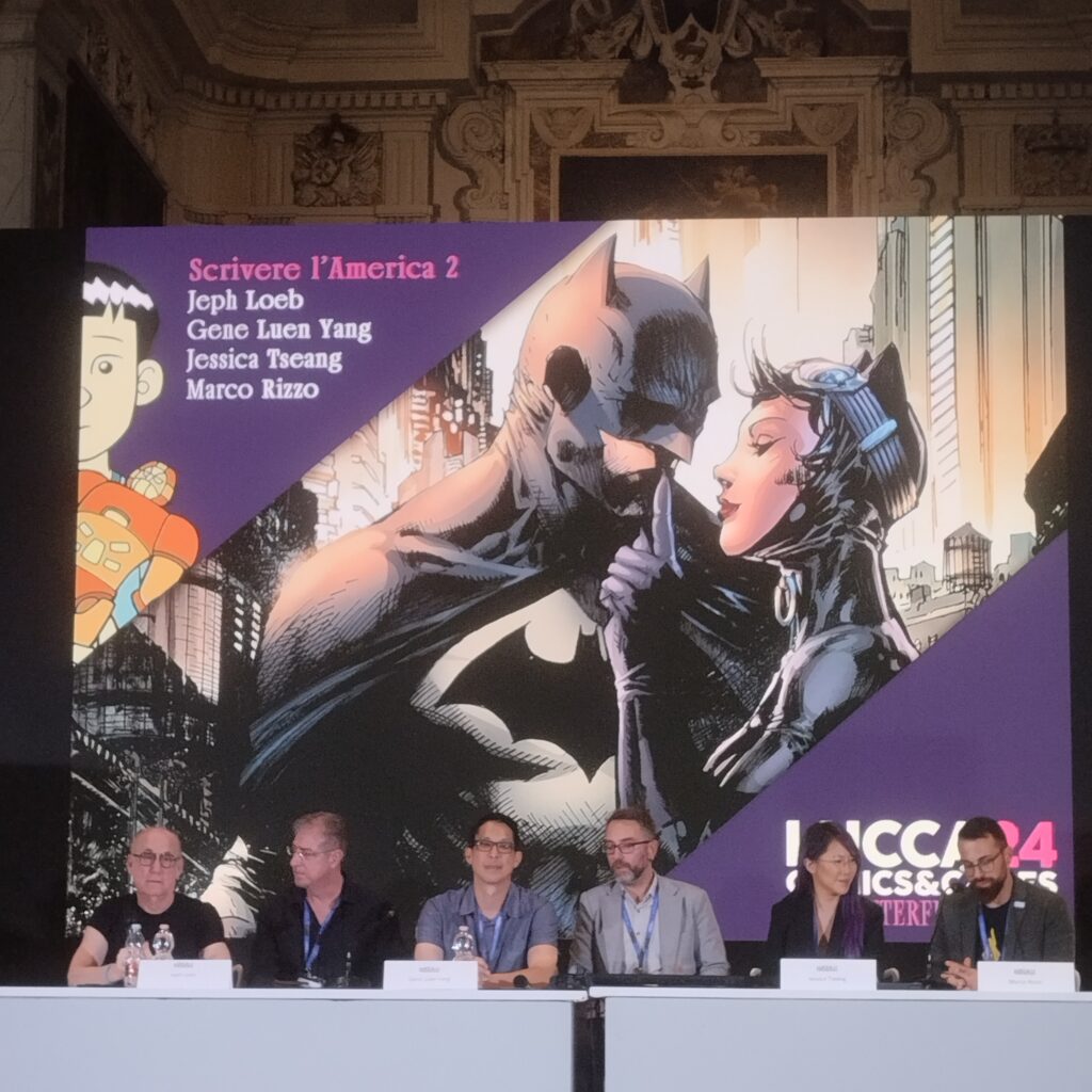 Da sinistra a destra: Jeph Loeb (con interprete), Gene Luen Yang (con interprete), Jessica Tseang e Marco Rizzo