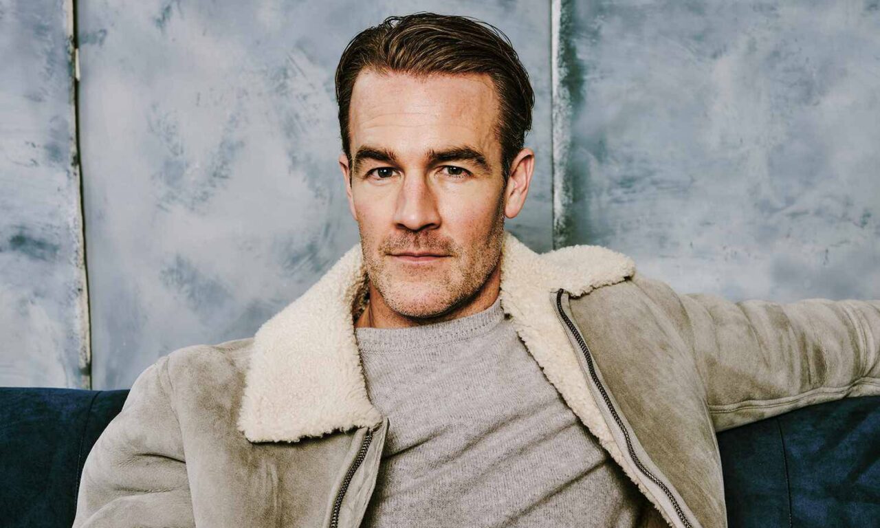 James Van Der Beek celebra i 25 anni di Varsity Blues raccogliendo fondi contro il cancro